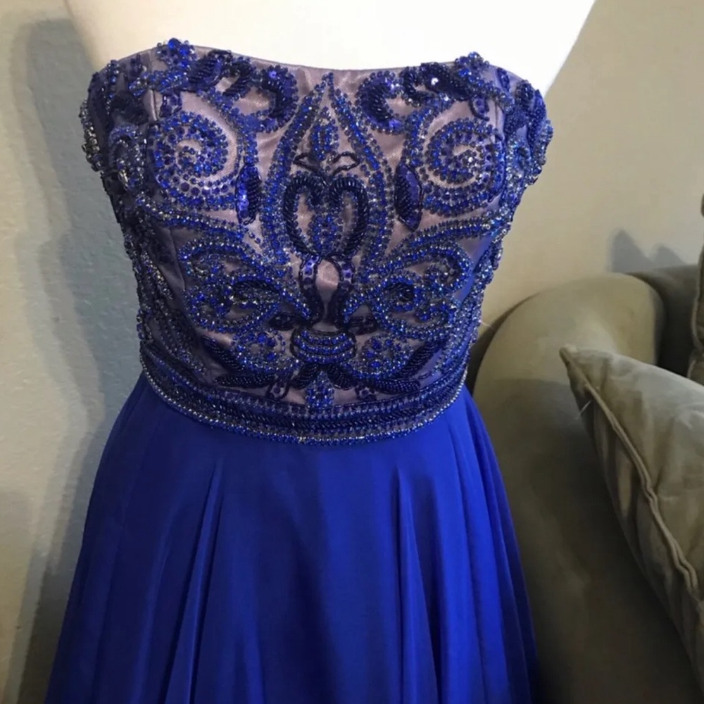 Beautiful Sherri Hill Formal Dress - Picture 2 of 4